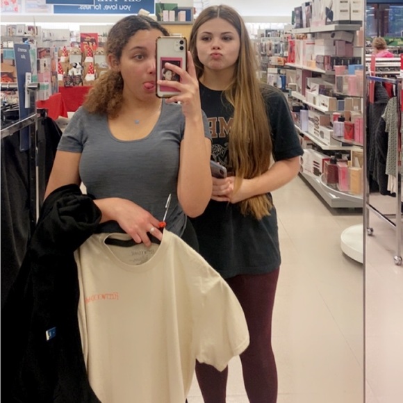 Meet your Posher, Rayna - Picture 1 of 1